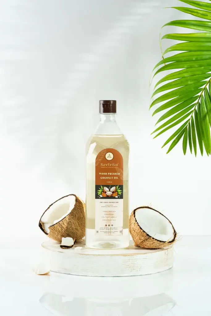 Keetrilai Organic Cold-Pressed Coconut Oil for Cooking | 100% Natural & Unrefined | Sulphur Free | Strengthens Hair & Moisturizes Skin | Baby Massage Oil | Kolhu/Kacchi Ghani/Chekku | 1L